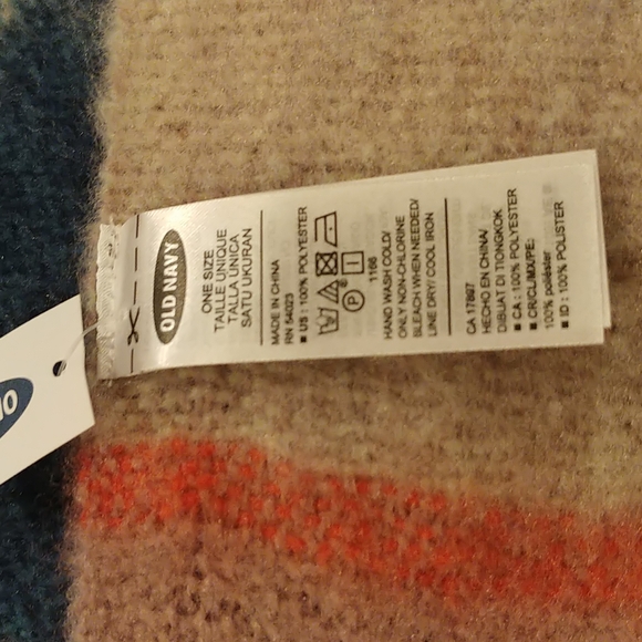 NWT🧣Old Navy-Long Scarf/Wrap Winter Warm Long Fringe - Picture 6 of 6